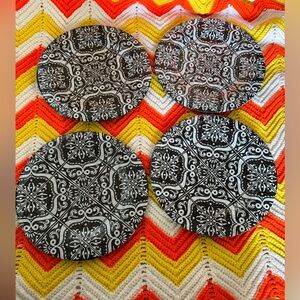 Spring Shop Black and White Dinner Plates set of 4